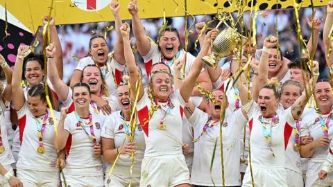 Zoe Aldcroft lifts World Cup trophy