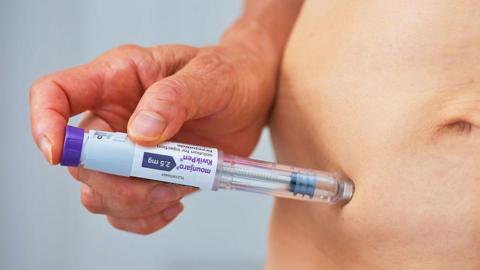 A person injecting the weight-loss drug Mounjaro.