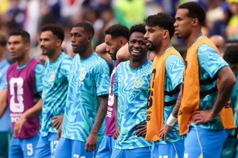 Começa o jogo! Brasil entra em campo para partida decisiva contra Japão