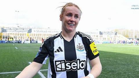 Rachel Furness in Newcastle United kit