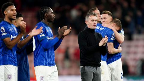 Kieran McKenna and players applaud fans after win