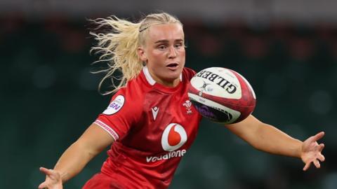 Seren Singleton in action for Wales