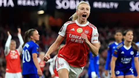 Leah Williamson celebrates