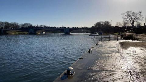 Sunlight beams down on Molesey Lock in Surrey