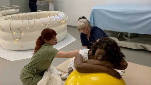 Two midwifes with Mama Anne