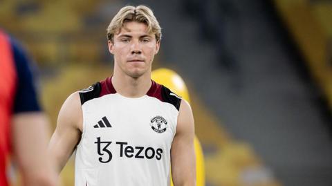 Rasmus Hojlund training for Manchester United