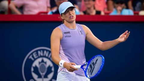 Iga Swiatek reacts during her match with Clara Tauson