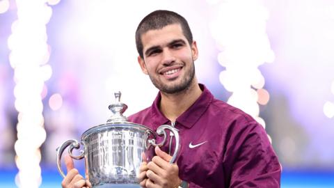 Carlos Alcaraz lifts the US Open trophy