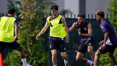 Manchester United midfielder Mason Mount in training