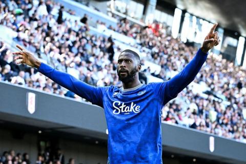 Beto celebrates scoring