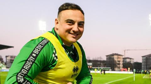 Marco Manfredi warming up before a game for Benetton