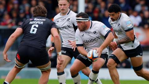 Jamie George goes to pass the ball