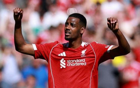 Alexander Isak scores for Liverpool against Crystal Palace