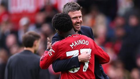 Manchester United head coach / manager Michael Carrick celebrates with Kobbie Mainoo