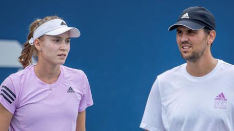 Elena Rybakina and Stefano Vukov during training at the 2022 US Open