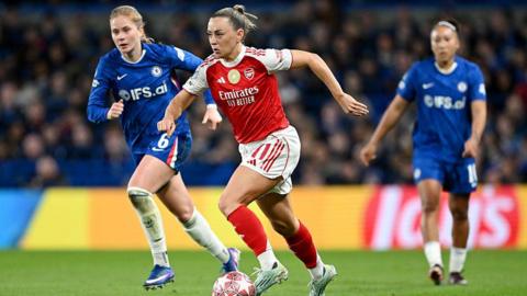 Arsenal and Chelsea in action 