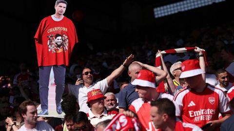 Arsenal fans celebrating