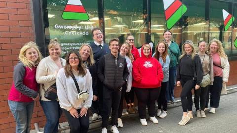 Myfyrwyr yng ngwersyll yr Urdd