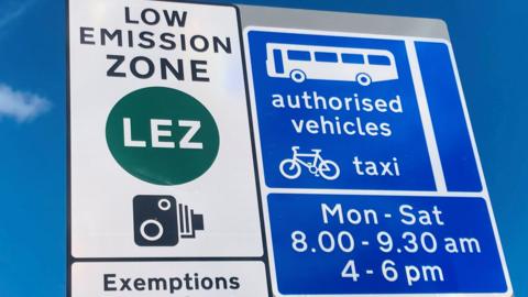 LEZ sign in Aberdeen