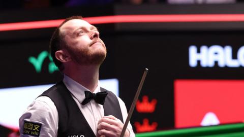 Mark Allen looks to the heavens
