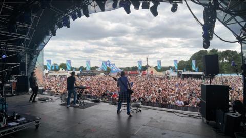 Scouting for Girls perform their hit 'She's so Lovely'