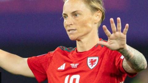 Jess Fishlock in action for Wales