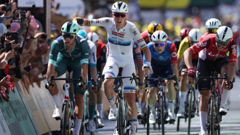 Tim Merlier wins stage nine
