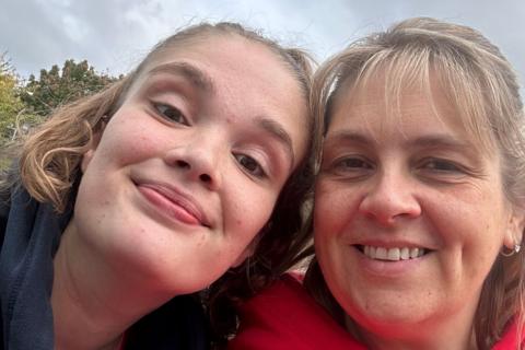 A selfie of Ellie Humphreys and her mum Jo Cole, who are both smiling