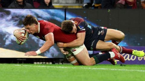  Huw Jones of the British & Irish Lions dives over to score their seventh try during the tour match between Queensland Reds and British & Irish Lions at Suncorp Stadium on July 02, 2025 in Brisbane, Australia