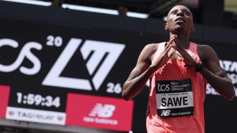 Sabastian Sawe breaks the marathon world record