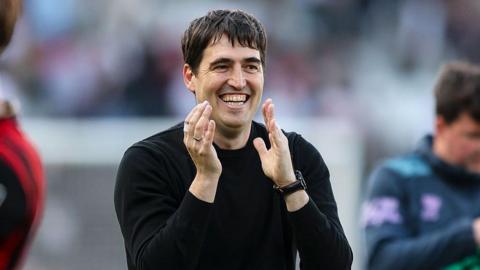 Andoni Iraola claps towards the crowd