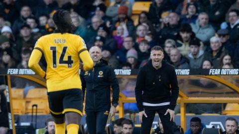 Rob Edwards gives his Wolves side instructions 