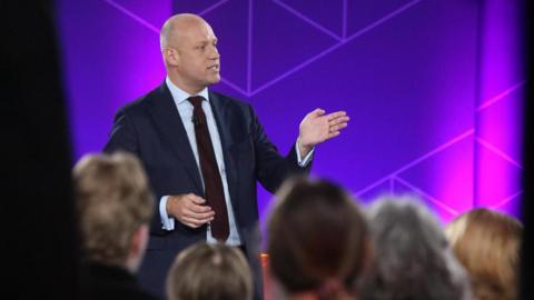 Dan Thomas in front of an audience