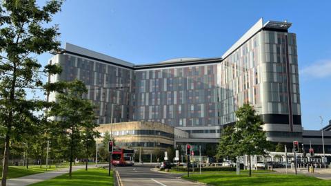 A picture of the outside of the Queen Elizabeth University Hospital in Glasgow 