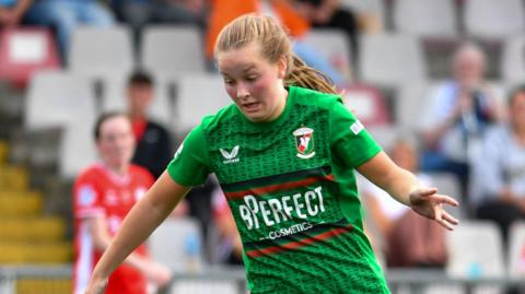 Glentoran's Kascie Weir