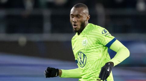 Josuha Guilavogui in action for Wolfsburg