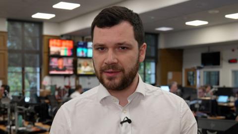 Henry Zeffman in BBC newsroom