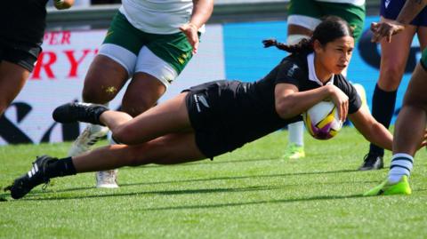 Braxton Sorensen-McGee scores a try for New Zealand