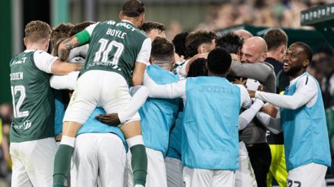 Hibs players celebrate with David Gray