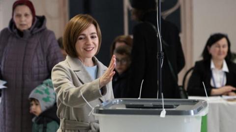 Moldova's incumbent President and presidential candidate Maia Sandu casts her ballot at a polling station during the second round of the presidential election in Chisinau, Moldova November 3, 2024