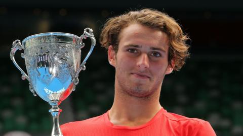 Oliver Anderson lifts the Australian Open boys' singles title