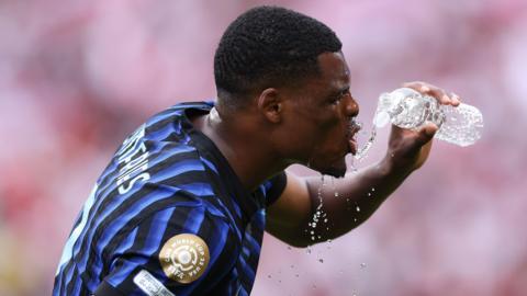Denzel Dumfries drinking water while playing for Inter Milan