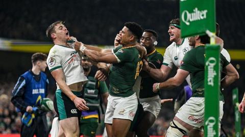 Garry Ringrose scraps with Feinberg-Mngomezulu