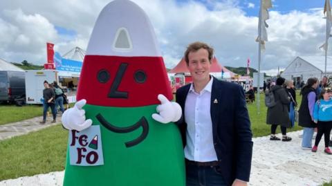 Mistar Urdd a Steffan Harri