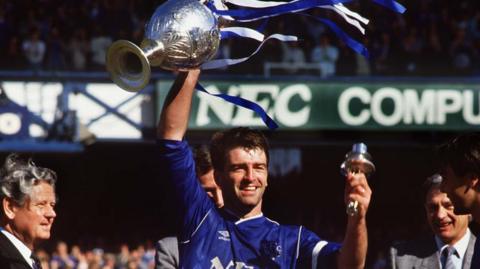 Kevin Ratcliffe lifts the First Division trophy at Goodison Park in 1987 