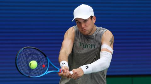 Jack Draper hits a forehand