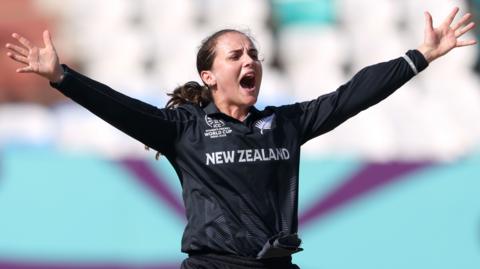  Melie Kerr of New Zealand unsuccessfully appeals for the wicket of Amy Jones of England