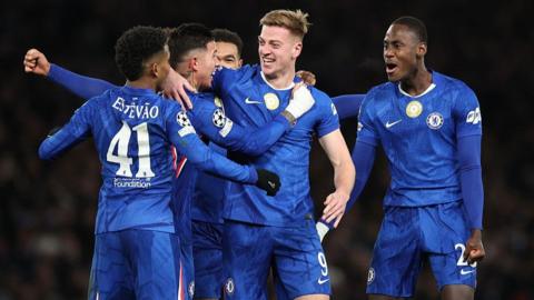 Chelsea's players celebrate during their victory over Barcelona