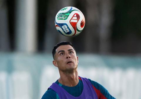 كأس العالمم 2026: رونالدو ورفاقه يواجهون الكونغو، وإنجلترا تلاقي كرواتيا في قمة المجموعة الثانية عشرة. - BBC News عربي