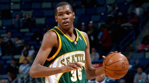 Kevin Durant playing for the Seattle Supersonics in 2008